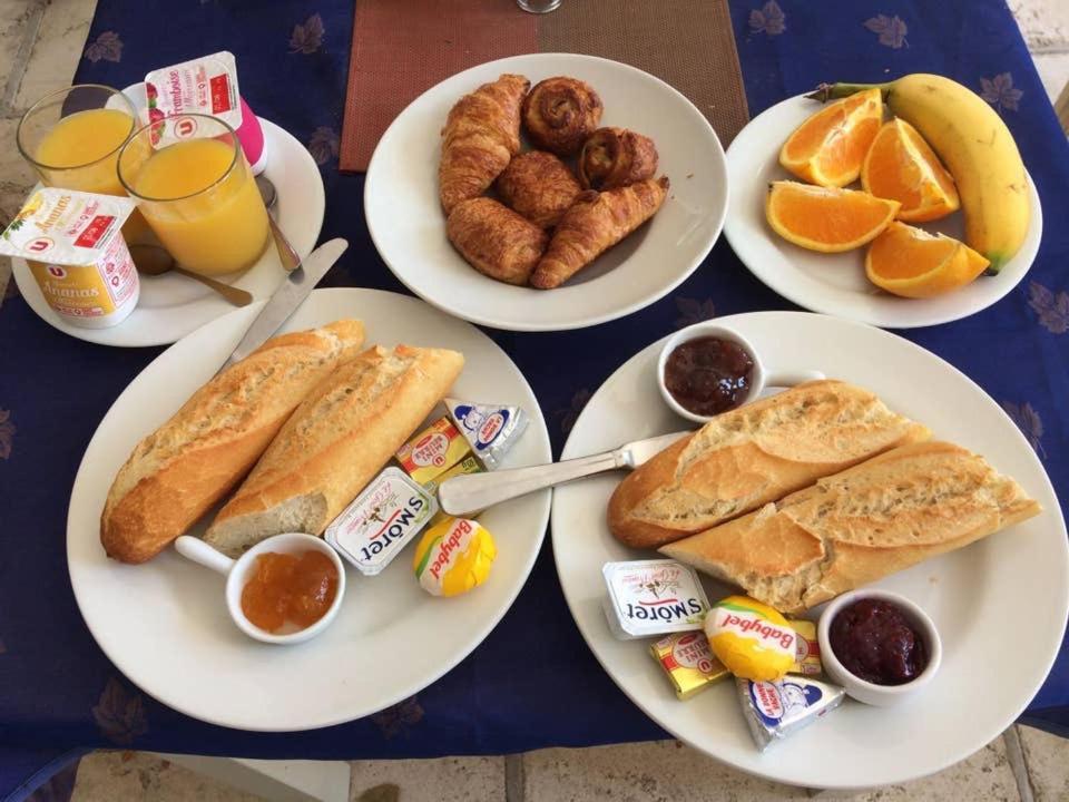 Auberge De La Croix Du Pape Èze Buitenkant foto